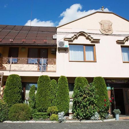 Готель «Вишневий Сад» Mukacheve Exterior photo
