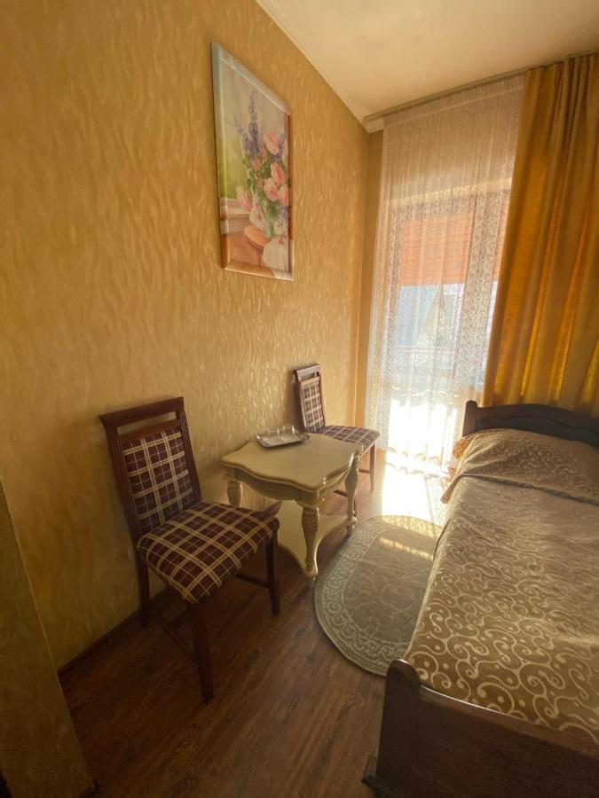 Готель «Вишневий Сад» Mukacheve Exterior photo