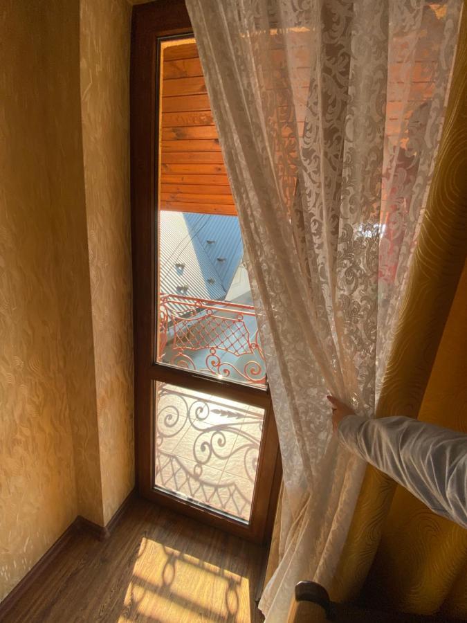 Готель «Вишневий Сад» Mukacheve Exterior photo